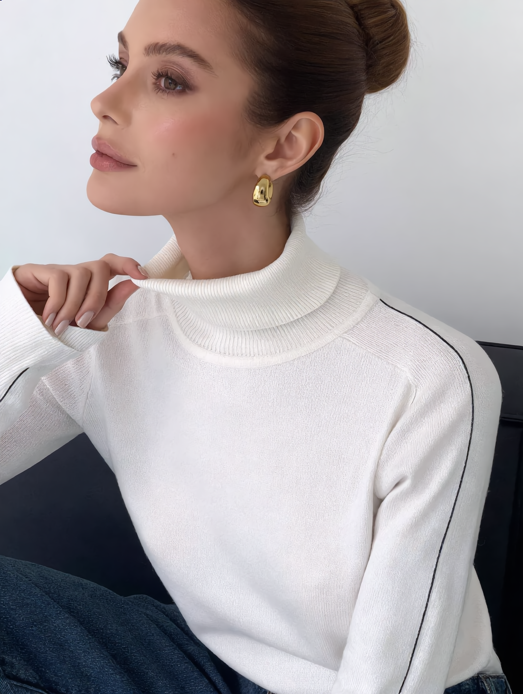 Contrast Piping Turtleneck Sweater